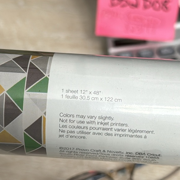 Cricut Premium Vinyl Lies Flat 12” x 48” Black - Picture 5 of 5